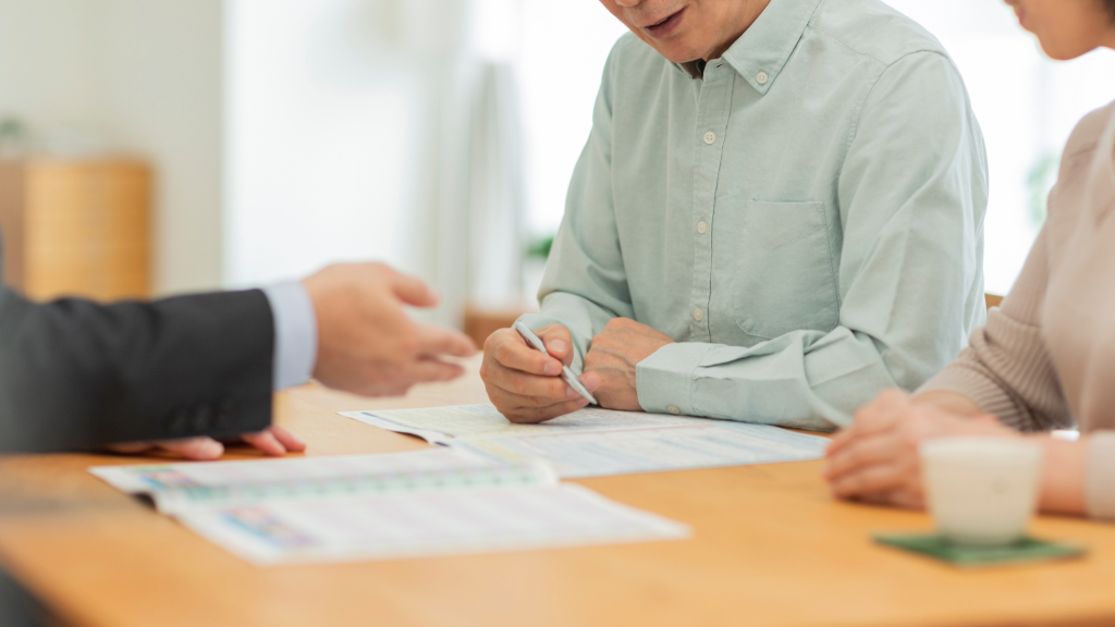 スタッフが話を聞くイラスト